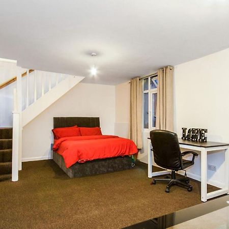Spacious Studio Flat- Watford Junction & Harry Potter World Экстерьер фото
